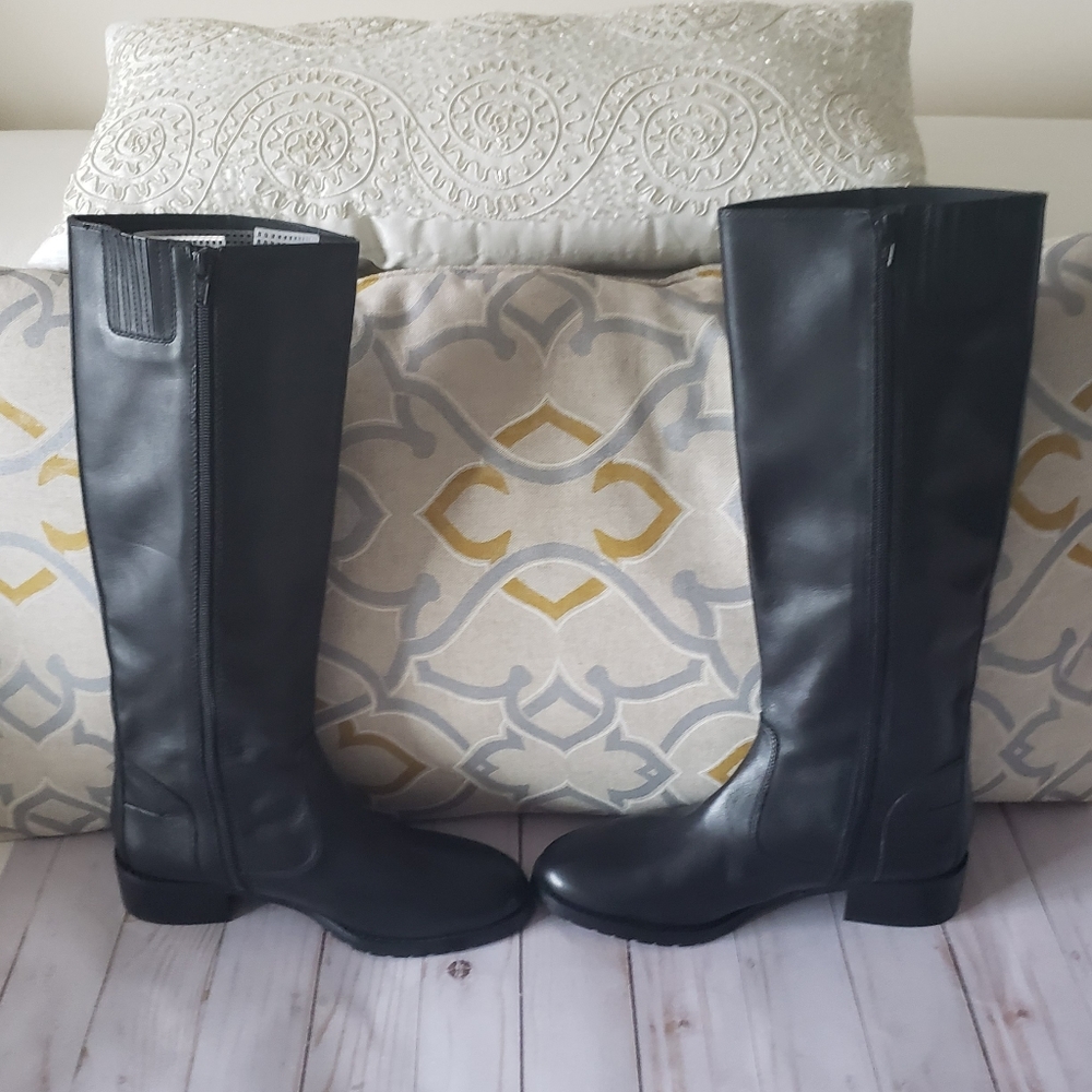 Beautiful Donald J. Pliner Black Leather Boots